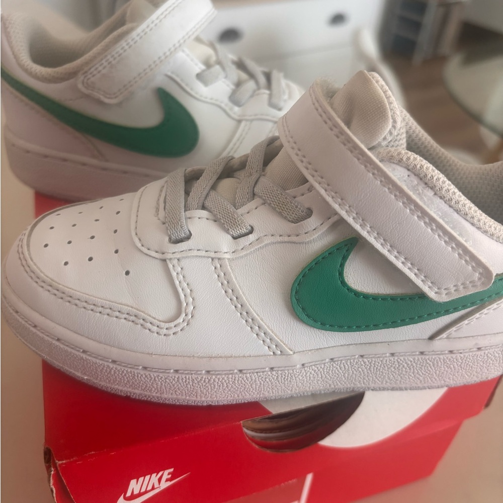 Nike Kids Court Borough Low Sneakers